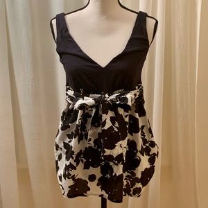 Sleeveless Feminine Top